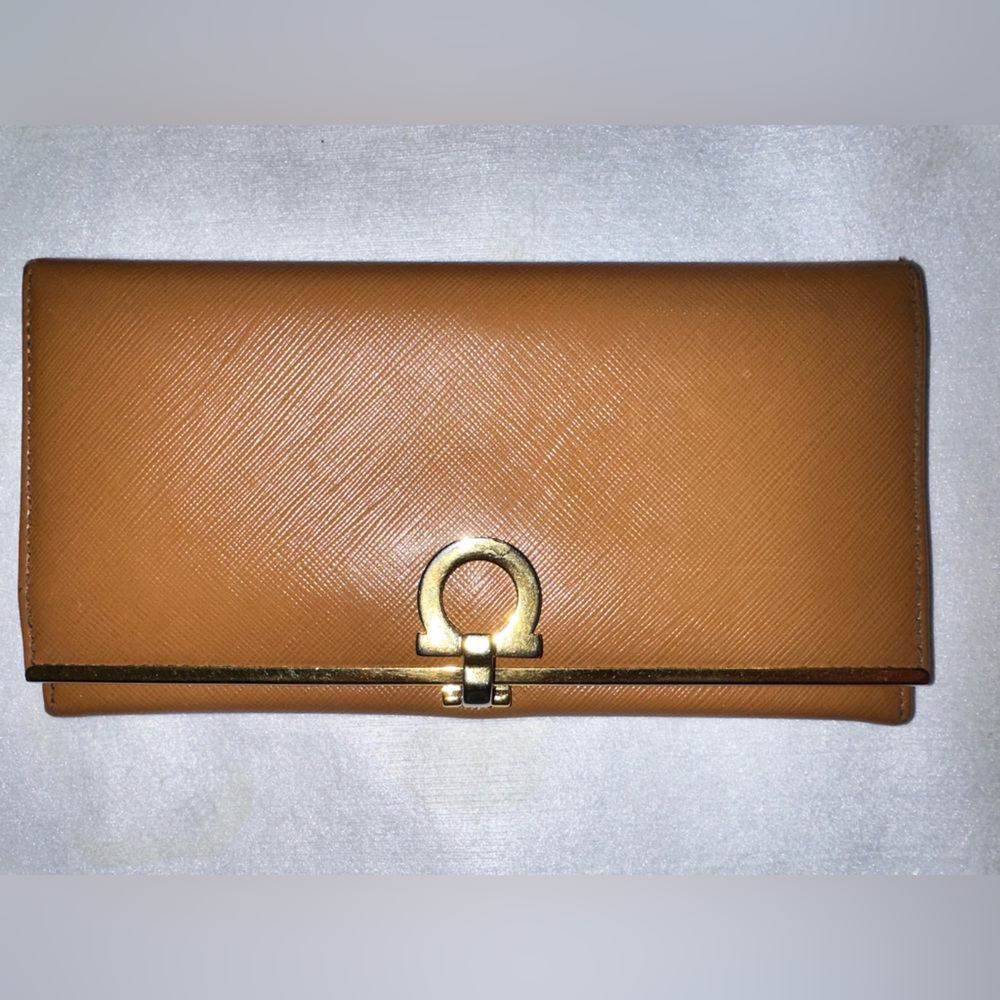 Salvatore Ferragamo Wallet 🤎